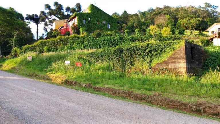 B-76     TERRENO NA ENTRADA DE NOVA PETRÓPOLIS COM PREÇO IMPERDÍVEL!!!
