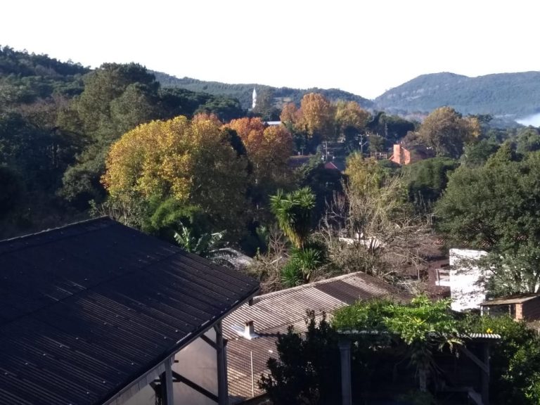 B-302     LINDÍSSIMA CASA EM MORRO REUTER
