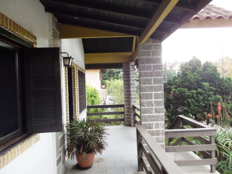 B-311     CASA NO CENTRO DE NOVA PETRÓPOLIS!!!