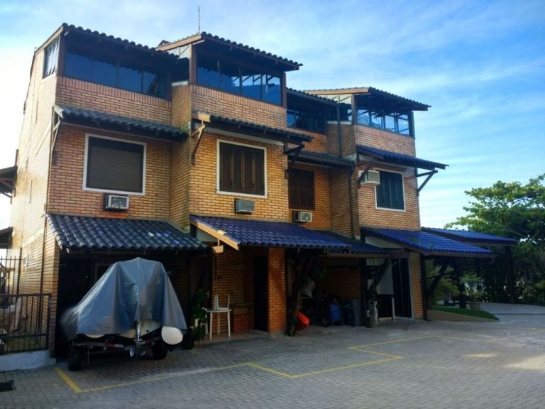 B-626     APT/CABANA DE FRENTE PARA O MAR EM CANASVIEIRAS-SC