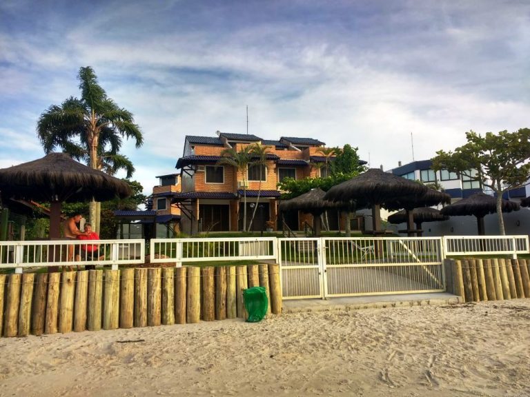 B-626     APT/CABANA DE FRENTE PARA O MAR EM CANASVIEIRAS-SC