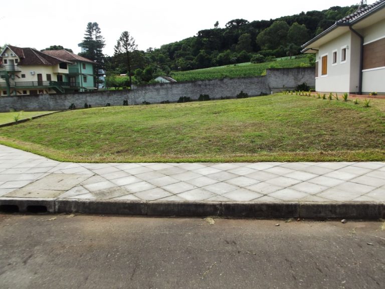 B-91     TERRENOS NO LINDÍSSIMO CONDOMÍNIO FECHADO ALTOS DA BAVIERA NA SERRA GAÚCHA!!!