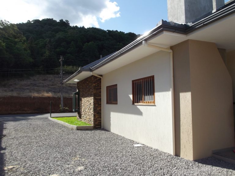 B-290     LINDÍSSIMA CASA NOVA – CONSTRUÇÃO DE ALTÍSSIMO NÍVEL!!!