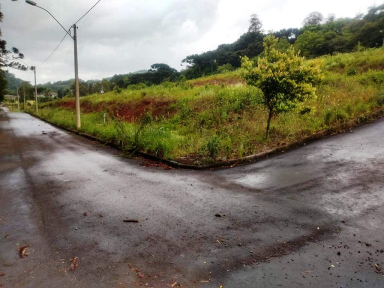 B-91     TERRENOS NO LINDÍSSIMO CONDOMÍNIO FECHADO ALTOS DA BAVIERA NA SERRA GAÚCHA!!!