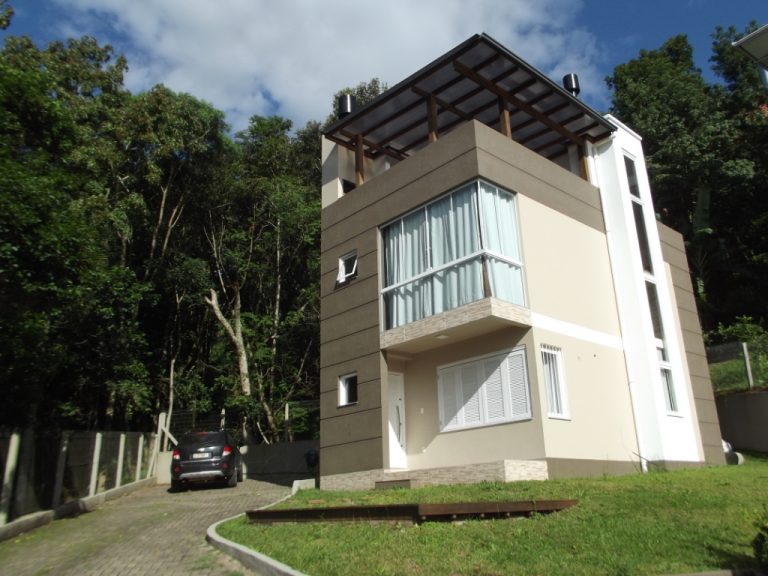 B-328     CASA LINDÍSSIMA COM VISTA PANORÂMICA ESPETACULAR!!!