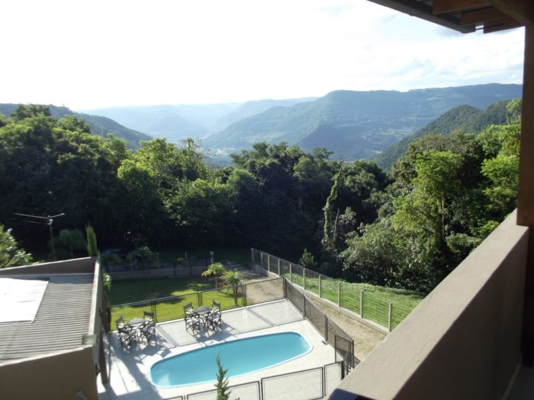 B-328     CASA LINDÍSSIMA COM VISTA PANORÂMICA ESPETACULAR!!!