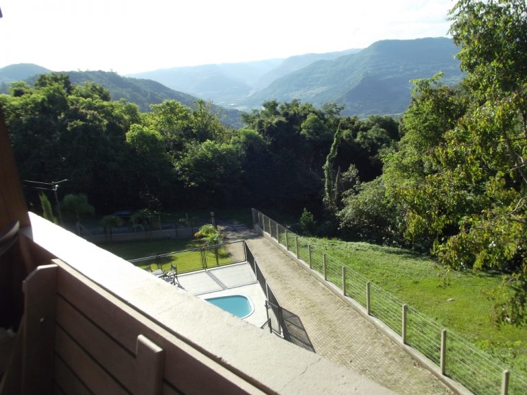 B-328     CASA LINDÍSSIMA COM VISTA PANORÂMICA ESPETACULAR!!!