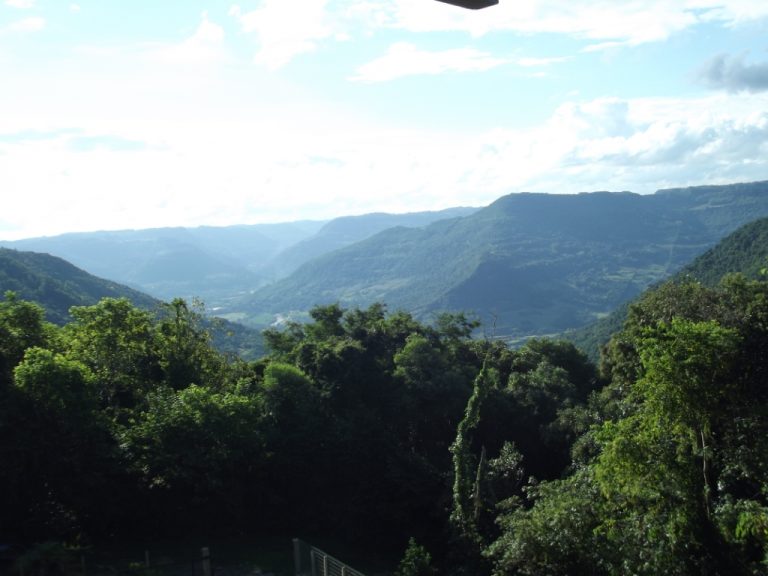 B-328     CASA LINDÍSSIMA COM VISTA PANORÂMICA ESPETACULAR!!!