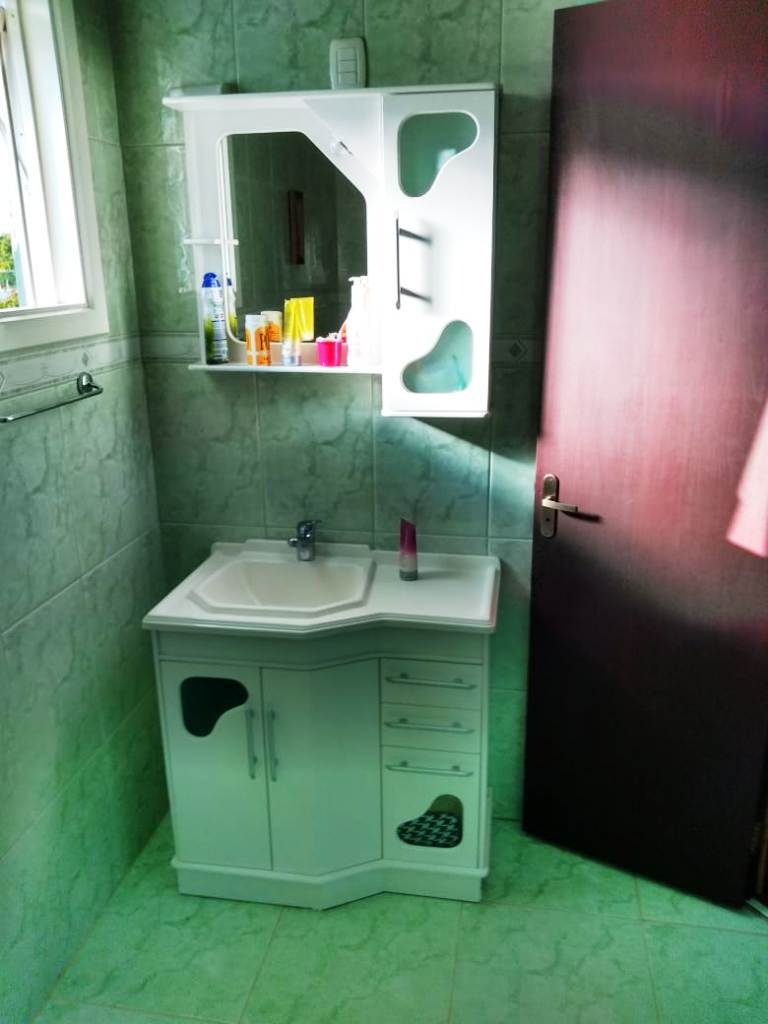 B-305     LINDÍSSIMA CASA DE ESQUINA NO BAIRRO BAVÁRIA!!!!