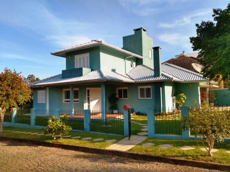 B-305     LINDÍSSIMA CASA DE ESQUINA NO BAIRRO BAVÁRIA!!!!