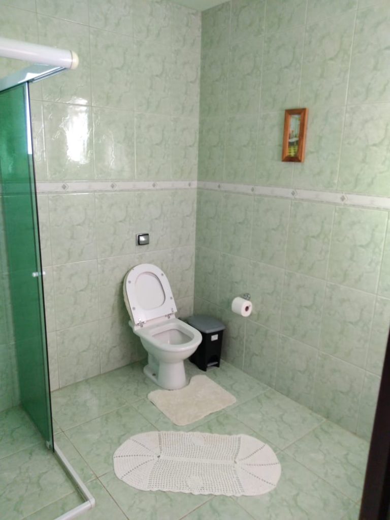 B-305     LINDÍSSIMA CASA DE ESQUINA NO BAIRRO BAVÁRIA!!!!