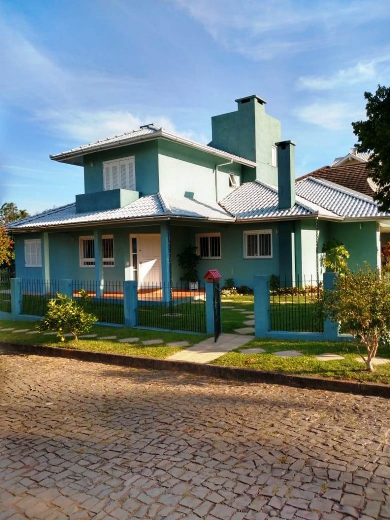 B-305     LINDÍSSIMA CASA DE ESQUINA NO BAIRRO BAVÁRIA!!!!
