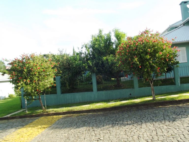 B-305     LINDÍSSIMA CASA DE ESQUINA NO BAIRRO BAVÁRIA!!!!