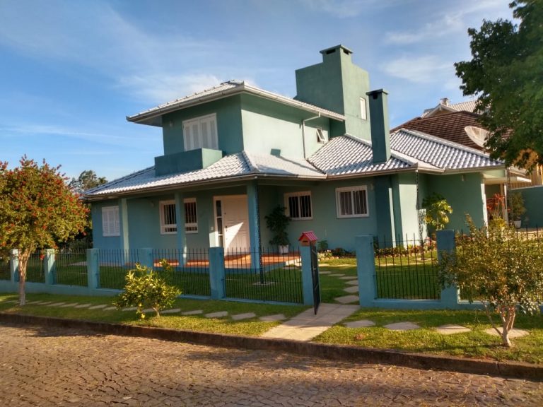 B-305     LINDÍSSIMA CASA DE ESQUINA NO BAIRRO BAVÁRIA!!!!