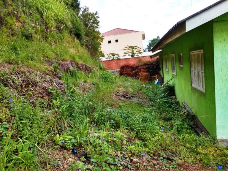 B-332     CASA NOVA EM TERRENO COM MAIS DE 1.000 m²!!!!
