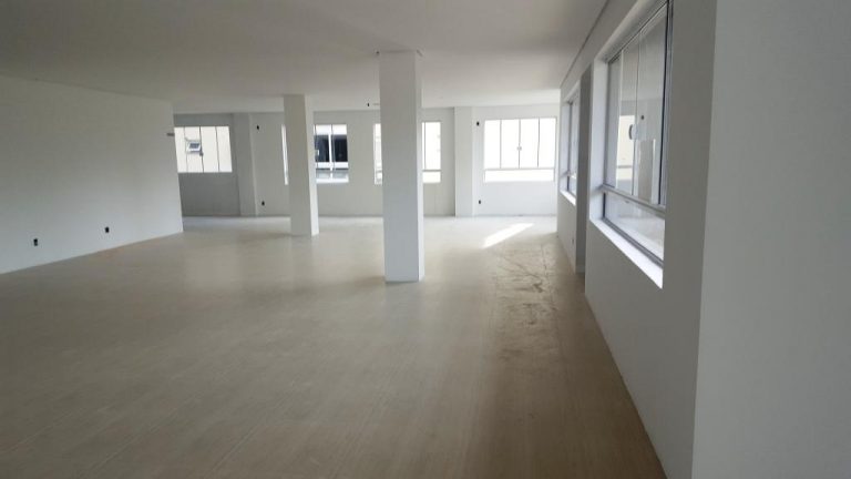 B-1012     SALA COMERCIAL – LOJA – NO CENTRO