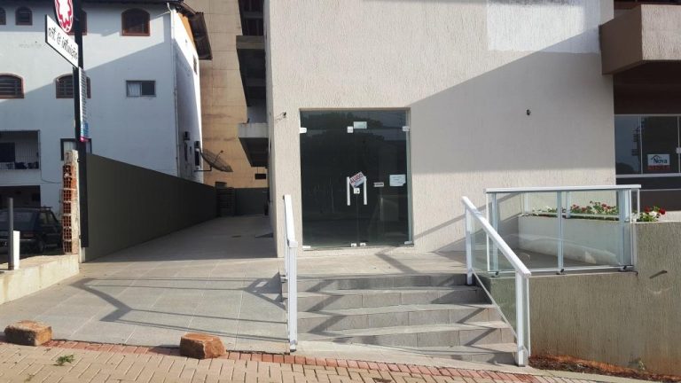 B-1012     SALA COMERCIAL – LOJA – NO CENTRO