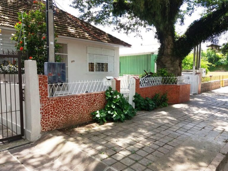 B-238     ÓTIMA CASA EM POA