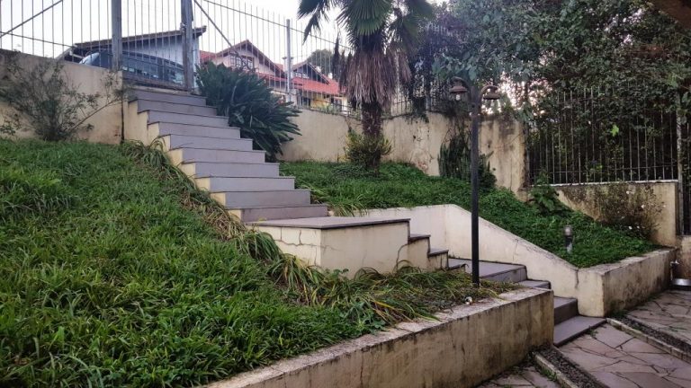 B-338 – 02 BELÍSSIMAS CASAS NO BAIRRO BAVÁRIA!!!