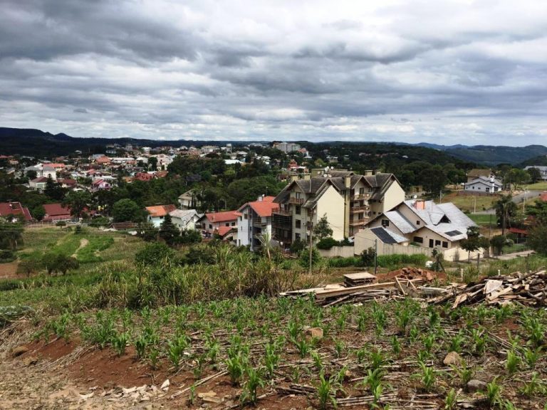 B-121     TERRENO DE ESQUINA COM UMA VISÃO PANORÂMICA MARAVILHOSA!!!!