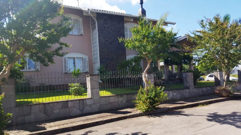 B-351     BELÍSSIMA CASA PRÓXIMO AO CENTRO DE NOVA PETRÓPOLIS-RS !!!!