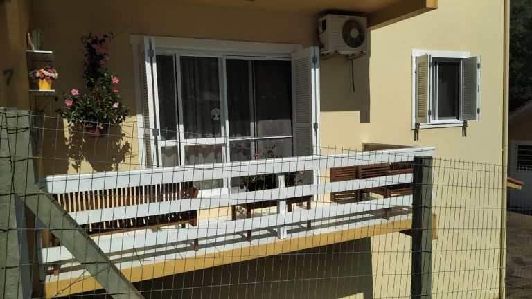 B-604     LINDO E AMPLO APARTAMENTO TÉRREO NO CENTRO DE NOVA PETRÓPOLIS!!!