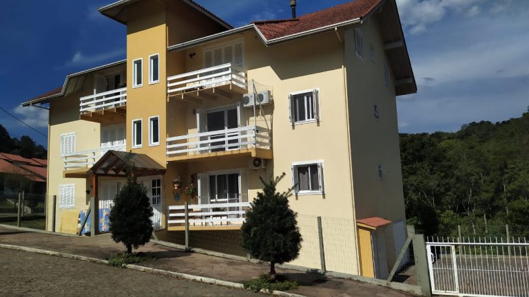 B-604     LINDO E AMPLO APARTAMENTO TÉRREO NO CENTRO DE NOVA PETRÓPOLIS!!!