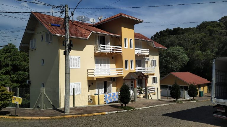 B-604     LINDO E AMPLO APARTAMENTO TÉRREO NO CENTRO DE NOVA PETRÓPOLIS!!!