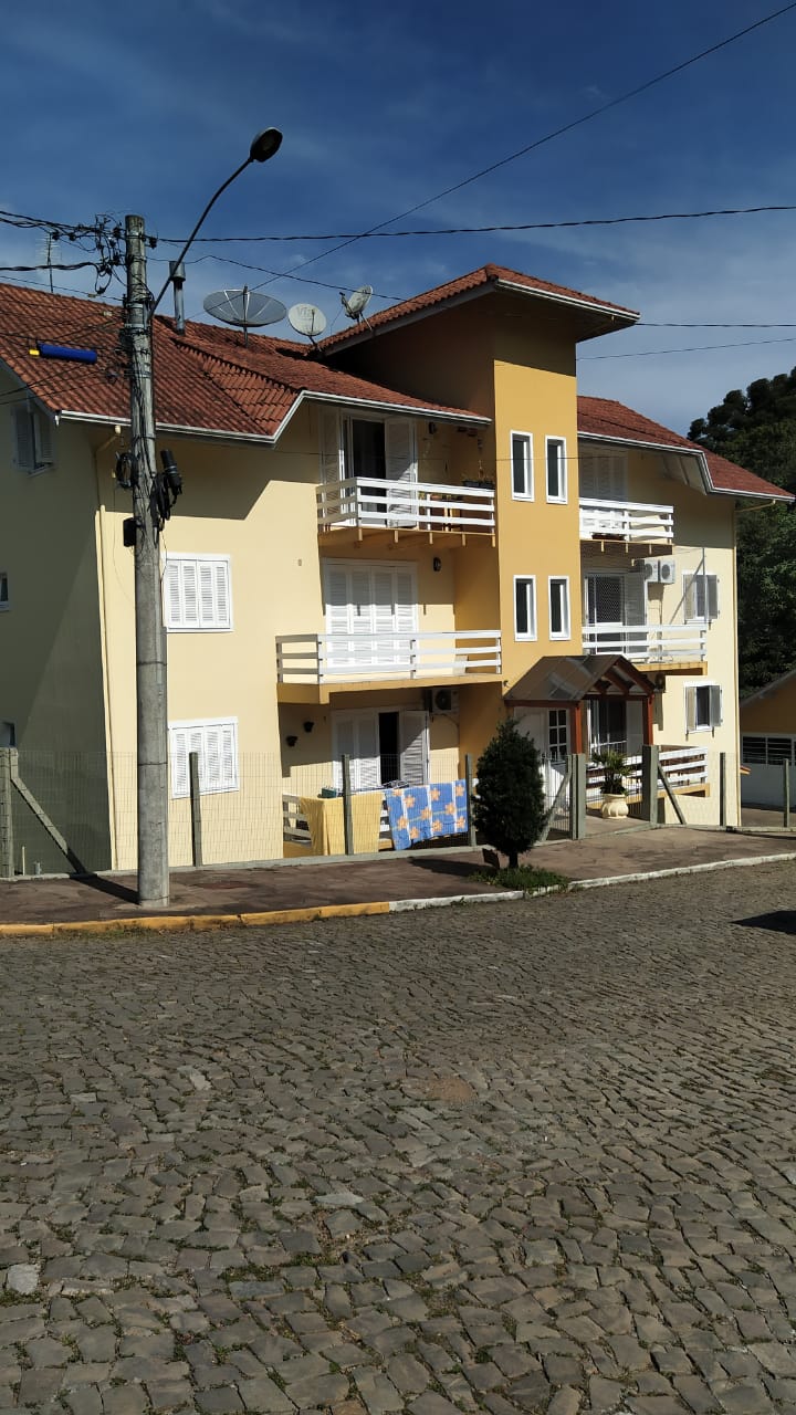 B-604     LINDO E AMPLO APARTAMENTO TÉRREO NO CENTRO DE NOVA PETRÓPOLIS!!!