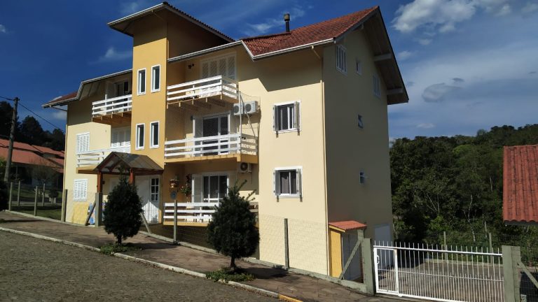 B-604     LINDO E AMPLO APARTAMENTO TÉRREO NO CENTRO DE NOVA PETRÓPOLIS!!!
