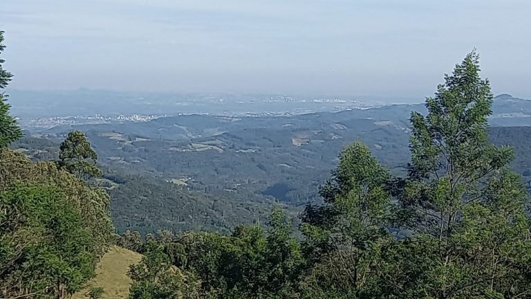 B-572 ÁREA DE TERRAS EM MORRO REUTER COM FANTÁSTICA VISTA PANORÂMICA