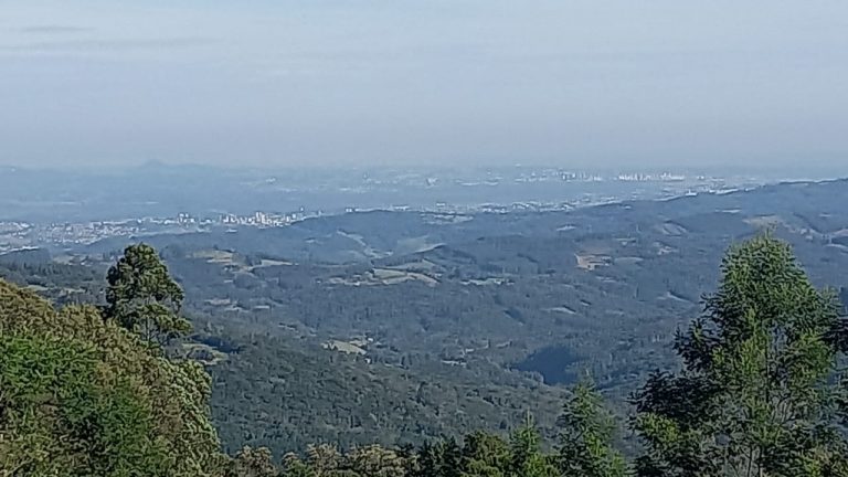 B-572 ÁREA DE TERRAS EM MORRO REUTER COM FANTÁSTICA VISTA PANORÂMICA