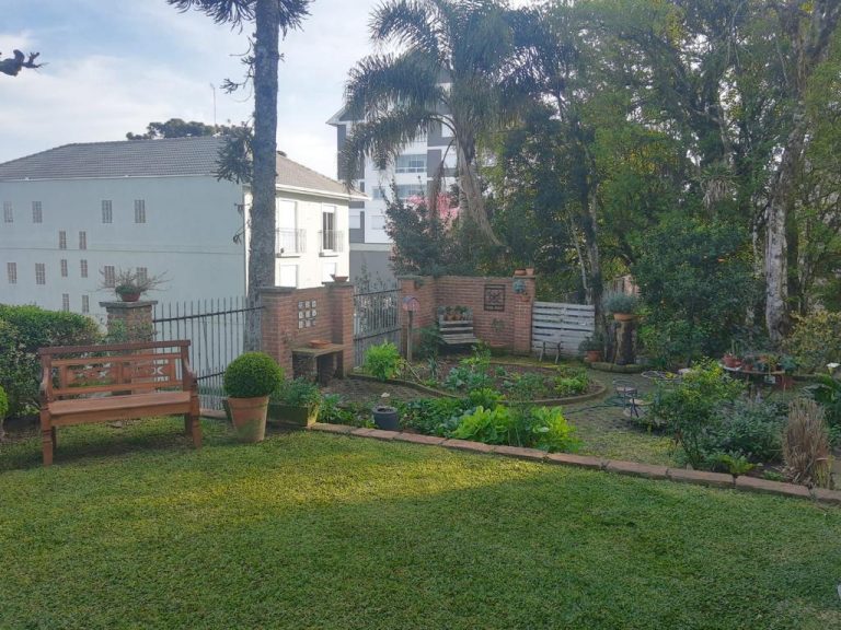 B-323     LINDÍSSIMA CASA NO CENTRO DE NOVA PETRÓPOLIS!!!!!