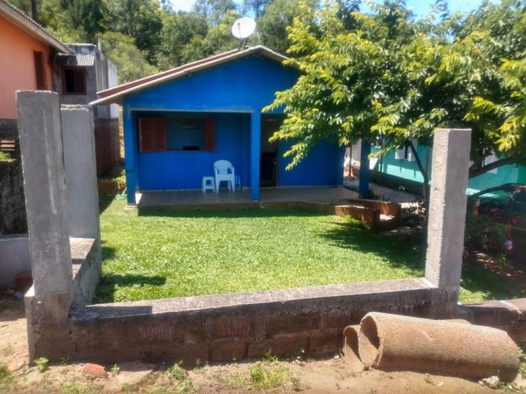 B-321     CASA PRATICAMENTE NOVA COM PROJETO DE AMPLIAÇÃO POR PREÇO IMPERDÍVEL!!!!