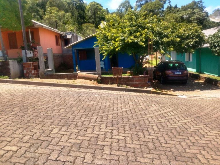B-321     CASA PRATICAMENTE NOVA COM PROJETO DE AMPLIAÇÃO POR PREÇO IMPERDÍVEL!!!!