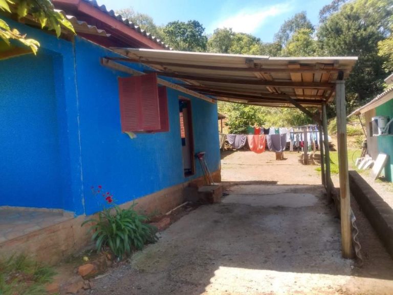 B-321     CASA PRATICAMENTE NOVA COM PROJETO DE AMPLIAÇÃO POR PREÇO IMPERDÍVEL!!!!