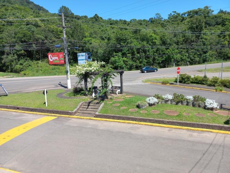 B-1020     EXCELENTE PONTO COMERCIAL NA CIDADE DE PICADA CAFÉ COM FRENTE PARA BR 116!!!