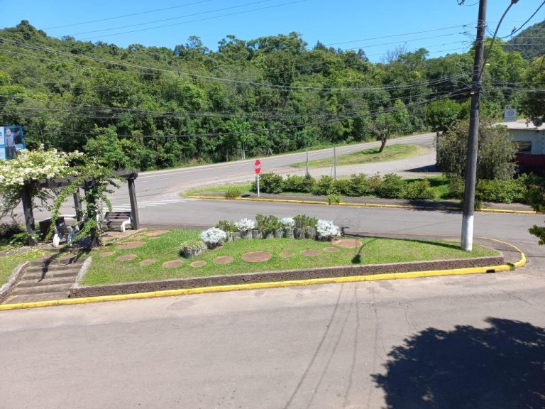 B-1020     EXCELENTE PONTO COMERCIAL NA CIDADE DE PICADA CAFÉ COM FRENTE PARA BR 116!!!