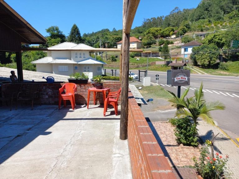 B-1020     EXCELENTE PONTO COMERCIAL NA CIDADE DE PICADA CAFÉ COM FRENTE PARA BR 116!!!
