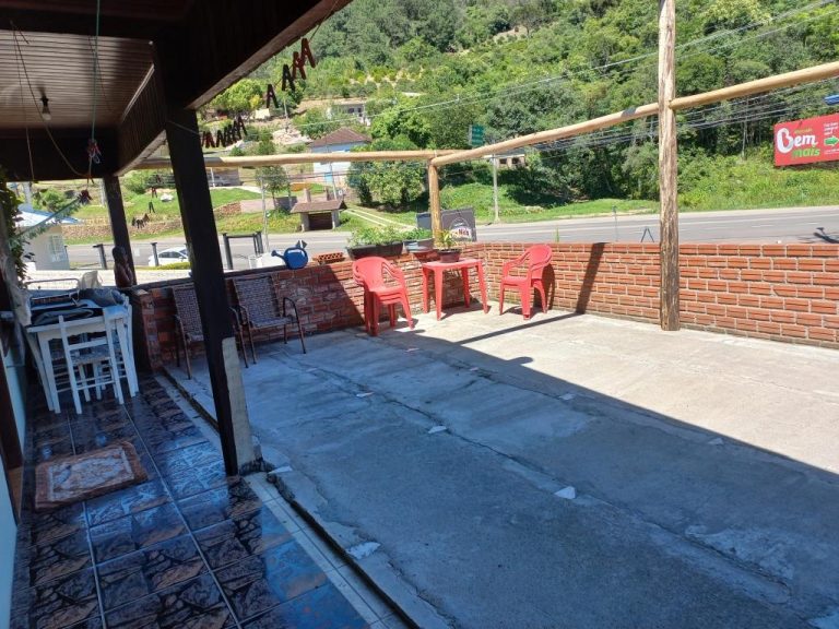 B-1020     EXCELENTE PONTO COMERCIAL NA CIDADE DE PICADA CAFÉ COM FRENTE PARA BR 116!!!
