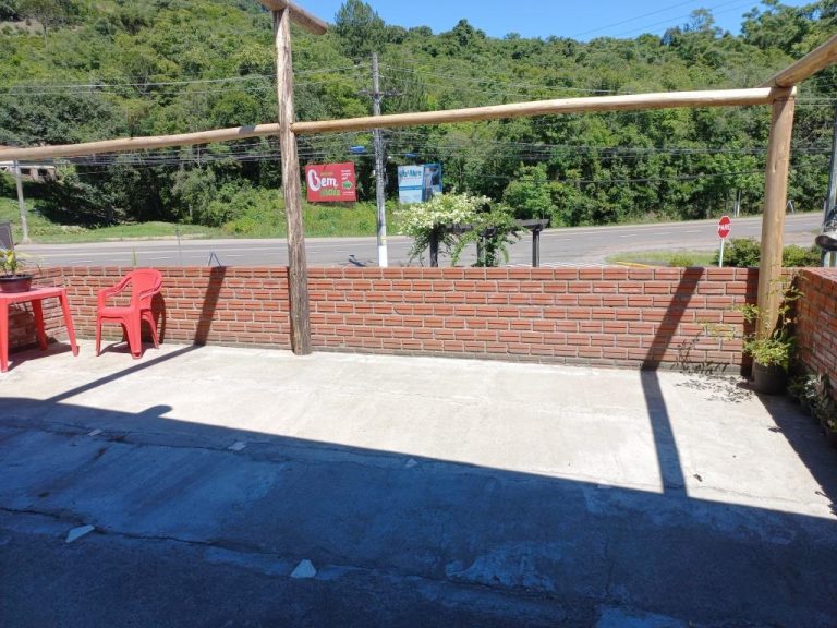 B-1020     EXCELENTE PONTO COMERCIAL NA CIDADE DE PICADA CAFÉ COM FRENTE PARA BR 116!!!