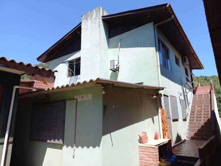 B-1020     EXCELENTE PONTO COMERCIAL NA CIDADE DE PICADA CAFÉ COM FRENTE PARA BR 116!!!
