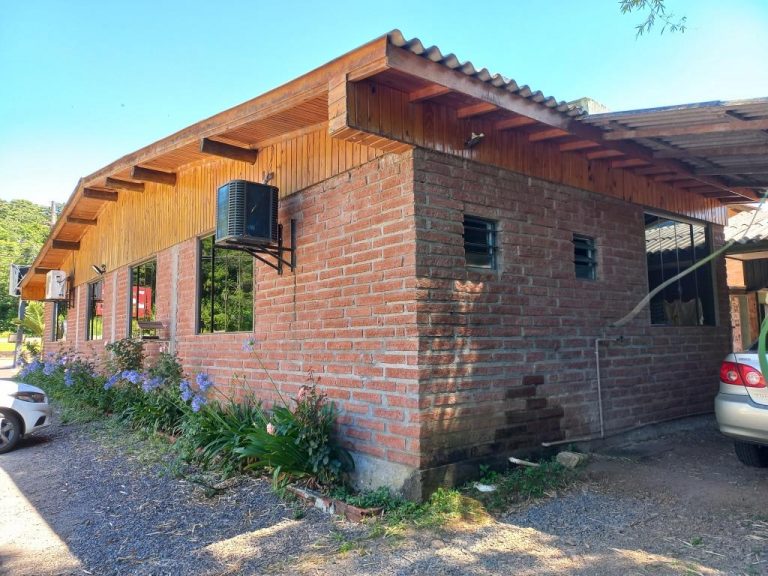 B-1020     EXCELENTE PONTO COMERCIAL NA CIDADE DE PICADA CAFÉ COM FRENTE PARA BR 116!!!