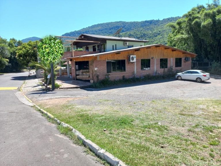 B-1020     EXCELENTE PONTO COMERCIAL NA CIDADE DE PICADA CAFÉ COM FRENTE PARA BR 116!!!
