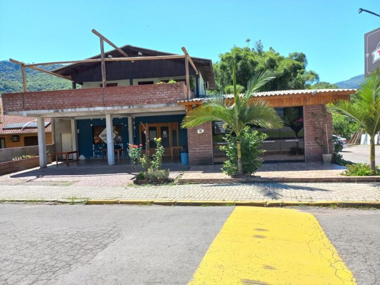 B-1020     EXCELENTE PONTO COMERCIAL NA CIDADE DE PICADA CAFÉ COM FRENTE PARA BR 116!!!