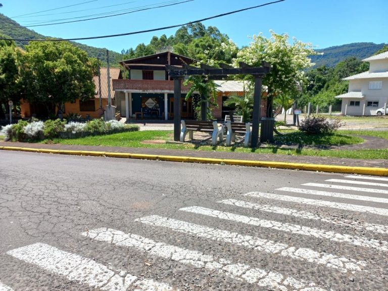 B-1020     EXCELENTE PONTO COMERCIAL NA CIDADE DE PICADA CAFÉ COM FRENTE PARA BR 116!!!