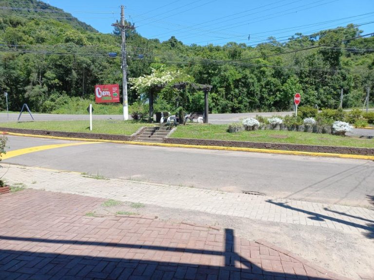 B-1020     EXCELENTE PONTO COMERCIAL NA CIDADE DE PICADA CAFÉ COM FRENTE PARA BR 116!!!
