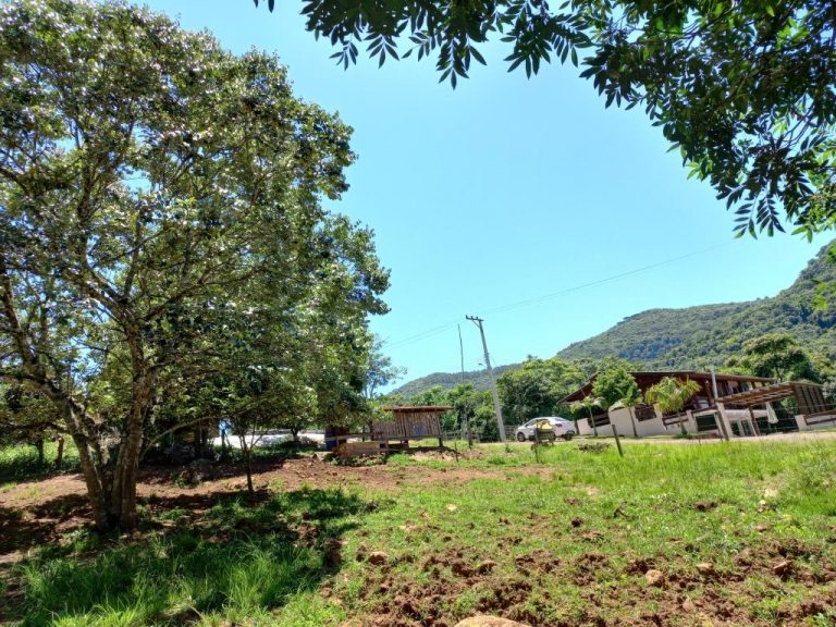 B-01     ENORME TERRENO MEDINDO 1.444,96 m² EM RUA SEM SAÍDA!!!!