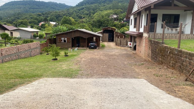 B-371   LINDA RESIDÊNCIA NO CENTRO DE PICADA CAFÉ