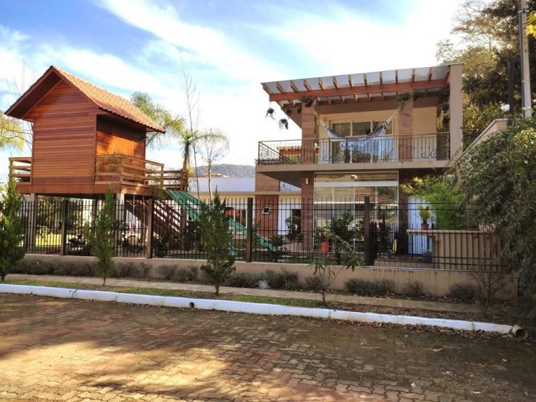 B-399     CASA DE ALTO PADRÃO EM PICADA CAFE-RS